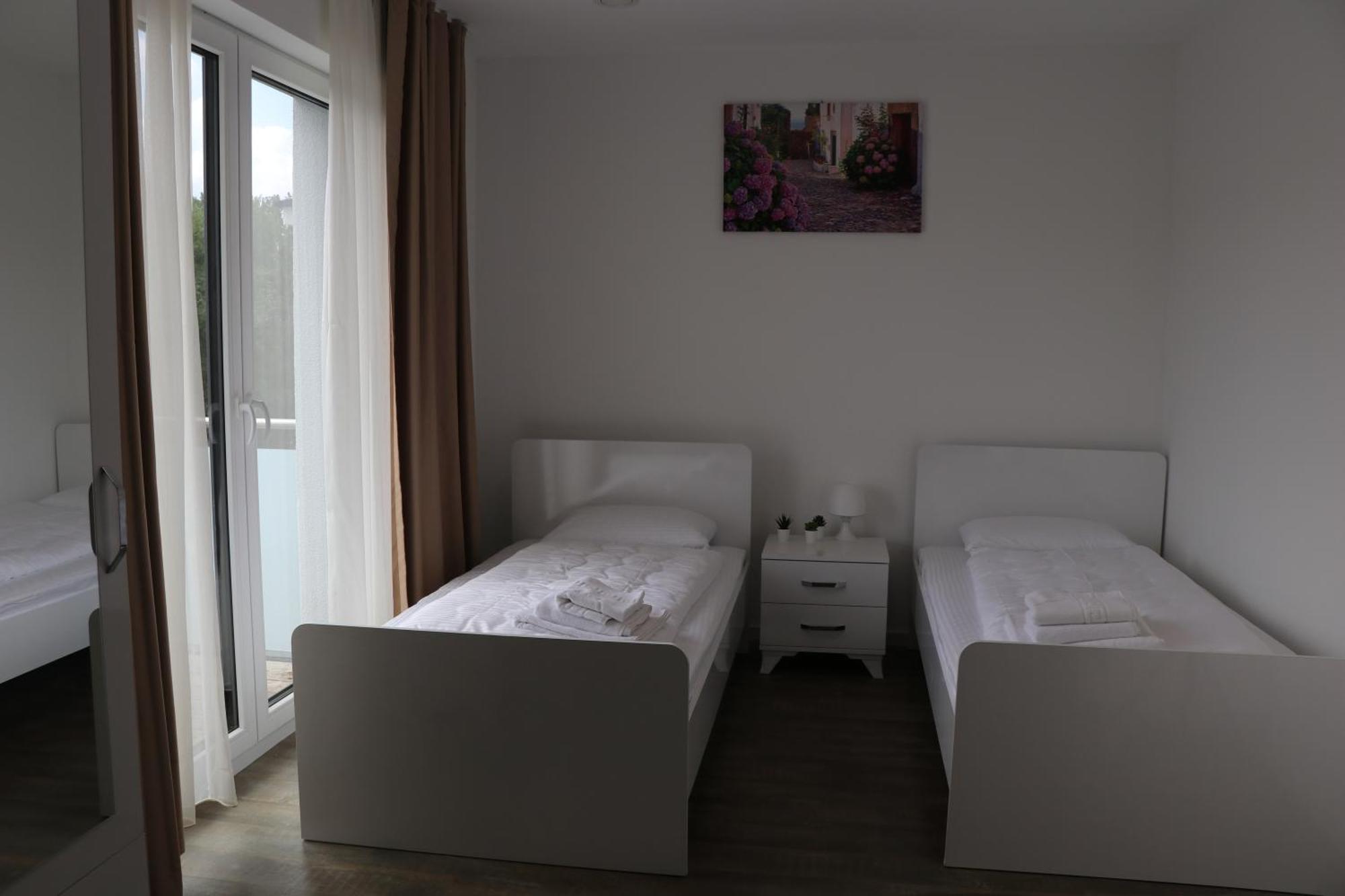 Apartment & Burglesum *