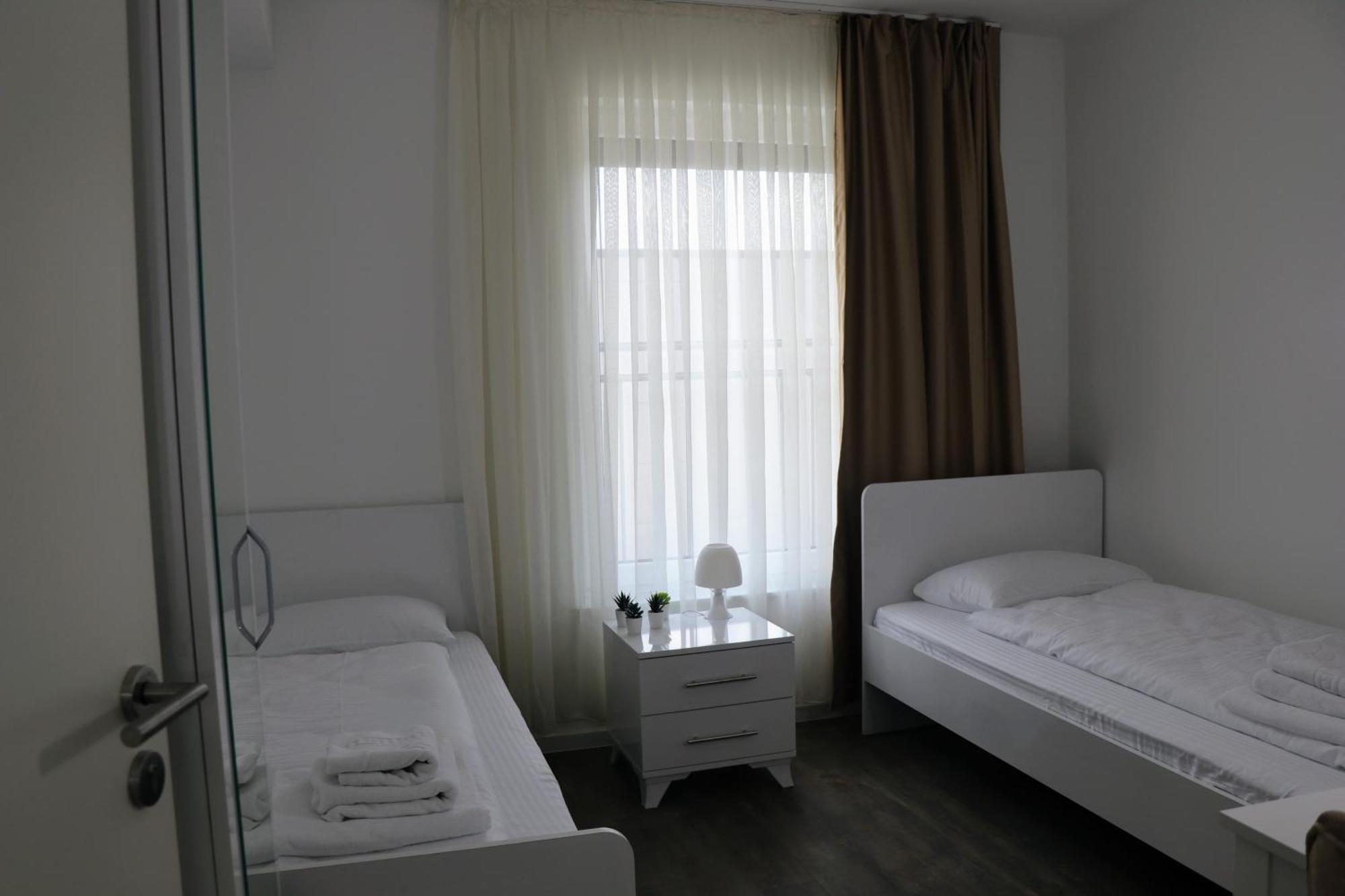 Apartment & Burglesum *