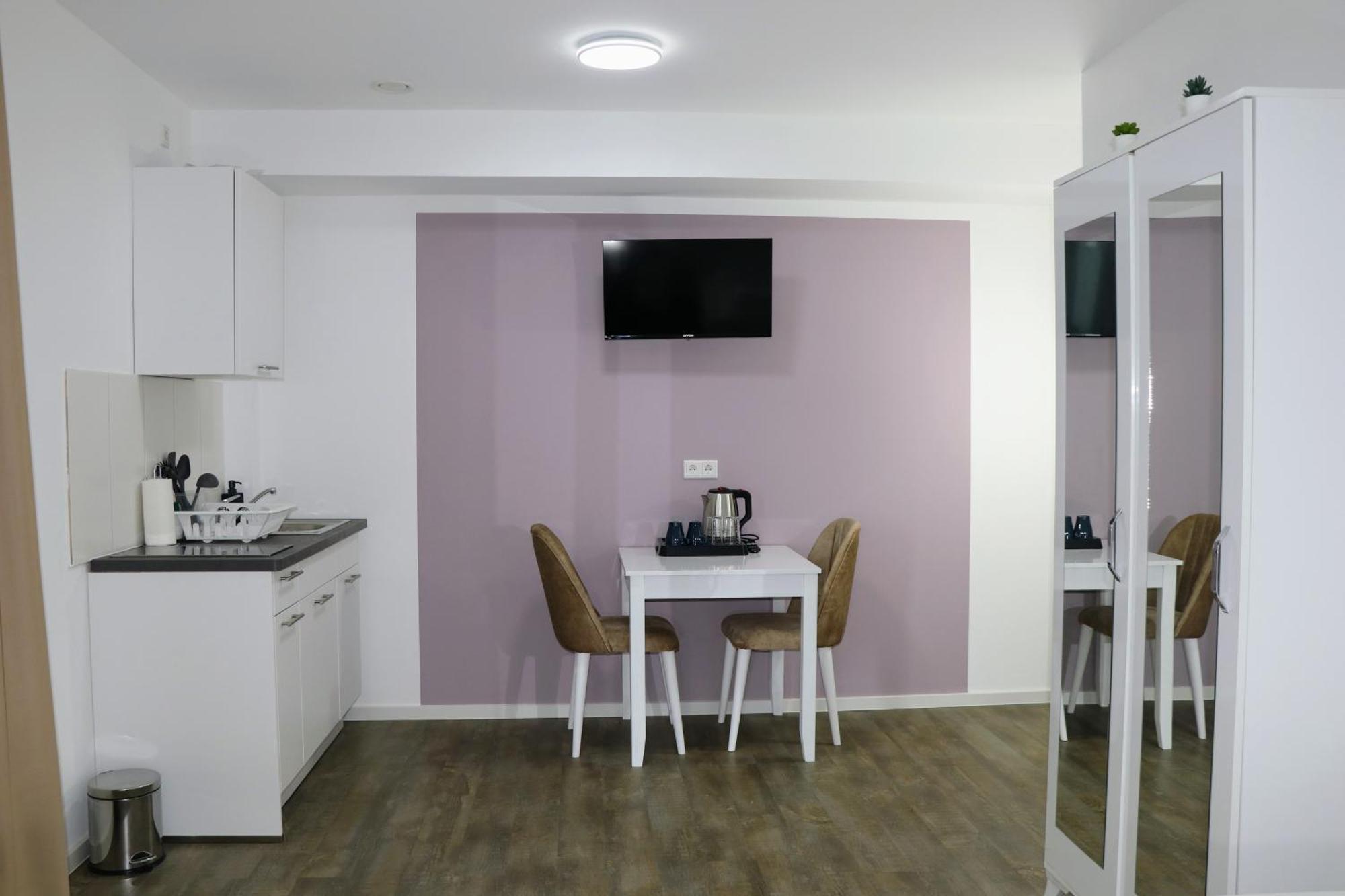 Apartment & Burglesum *